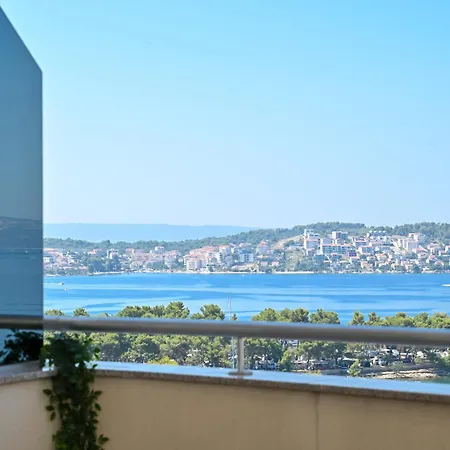 Sunny Place With Sea View Трогир