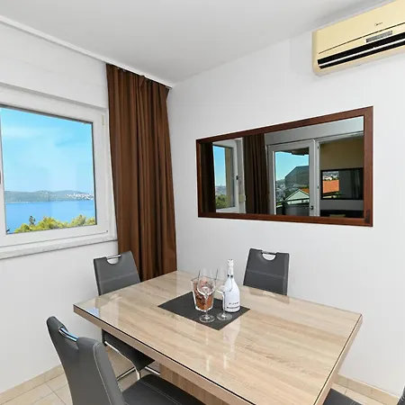 Апартаменты Sunny Place With Sea View