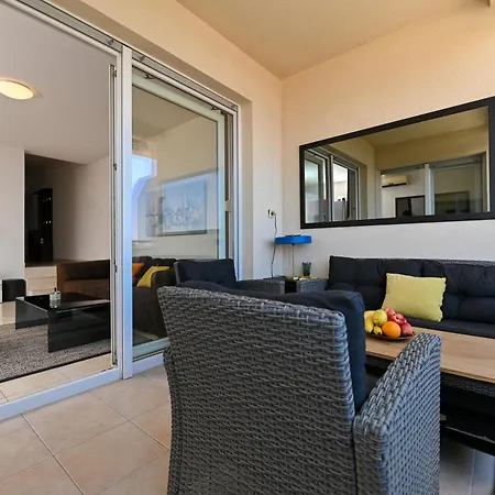 Апартаменты Sunny Place With Sea View Трогир