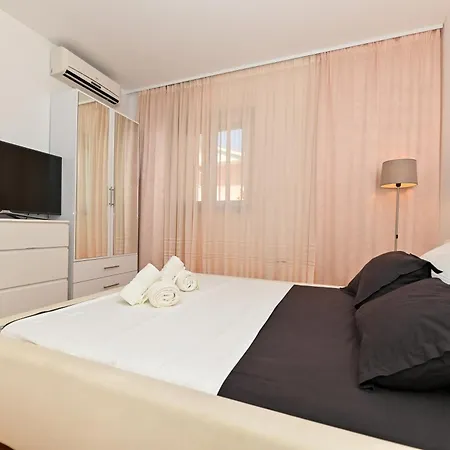 Sunny Place With Sea View Апартаменты Трогир