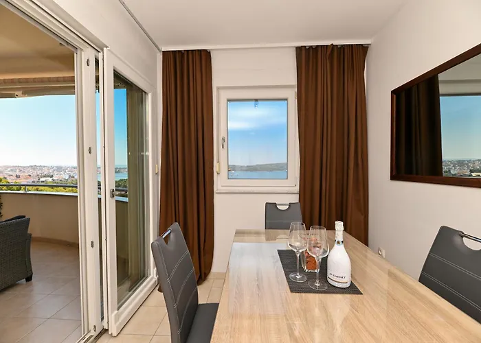 דירה Sunny Place With Sea View