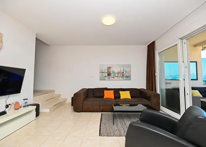 Sunny Place With Sea View דירה