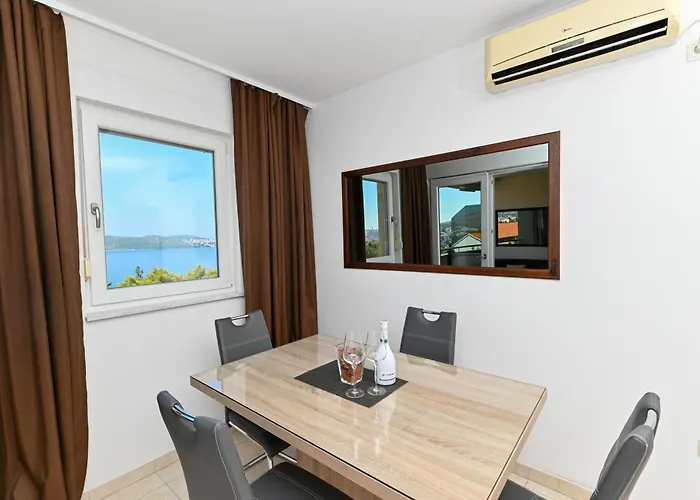 דירה Sunny Place With Sea View