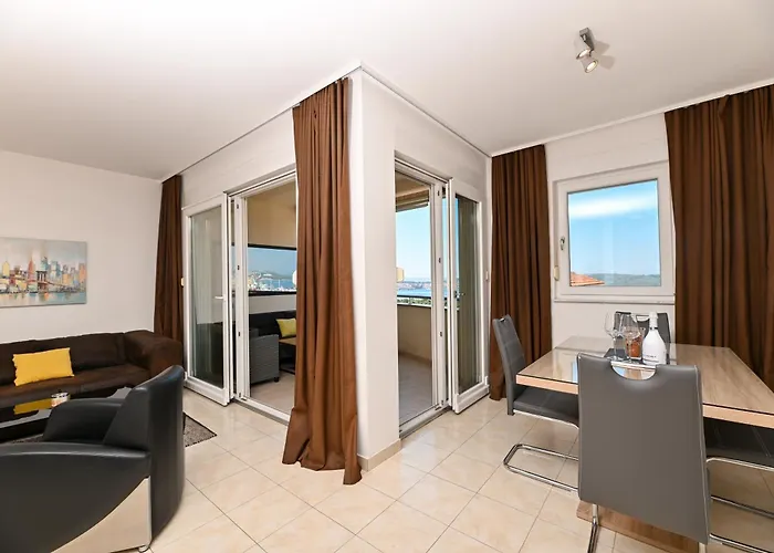 Sunny Place With Sea View דירה