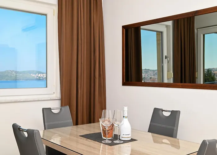 Sunny Place With Sea View דירה