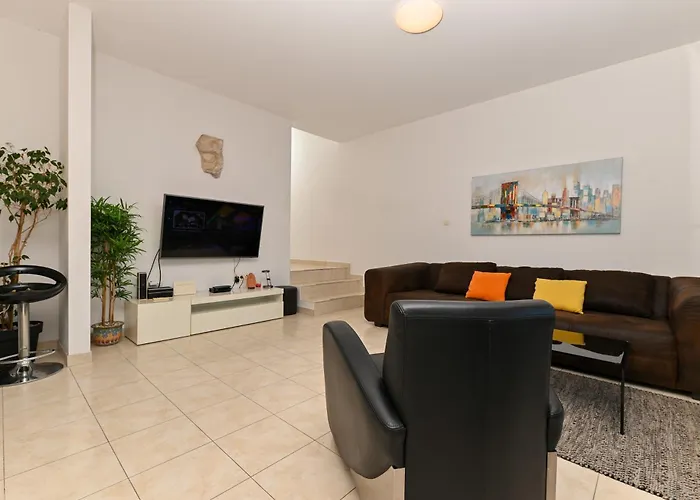 דירה Sunny Place With Sea View