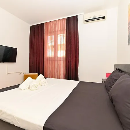 Sunny Place With Sea View * トロギール