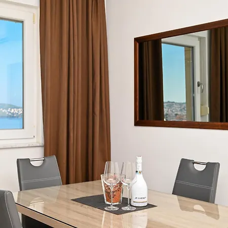 Sunny Place With Sea View 아파트