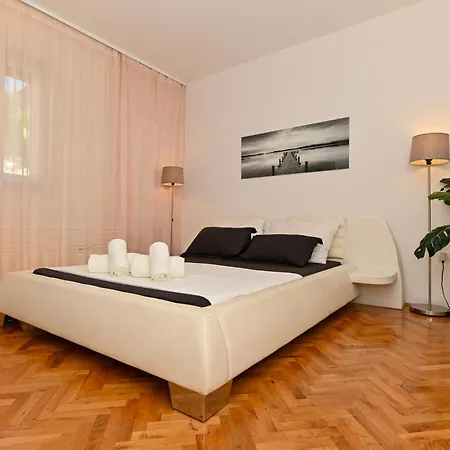 Sunny Place With Sea View * トロギール