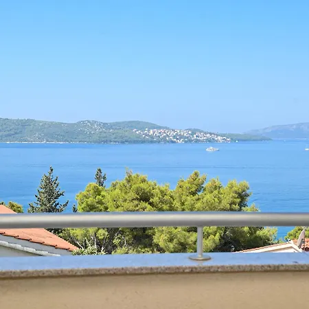 Sunny Place With Sea View شقة تروغير