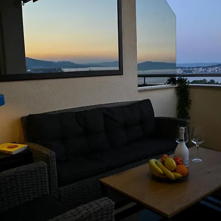 Sunny Place With Sea View شقة *