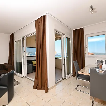 Sunny Place With Sea View شقة