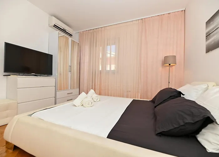 Sunny Place With Sea View Appartement Trogir